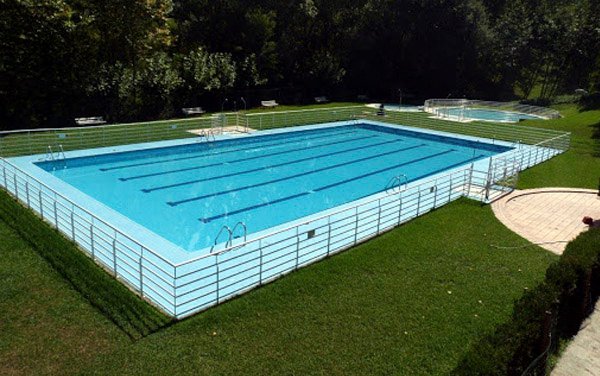 piscina de bera - Hostal en Bera